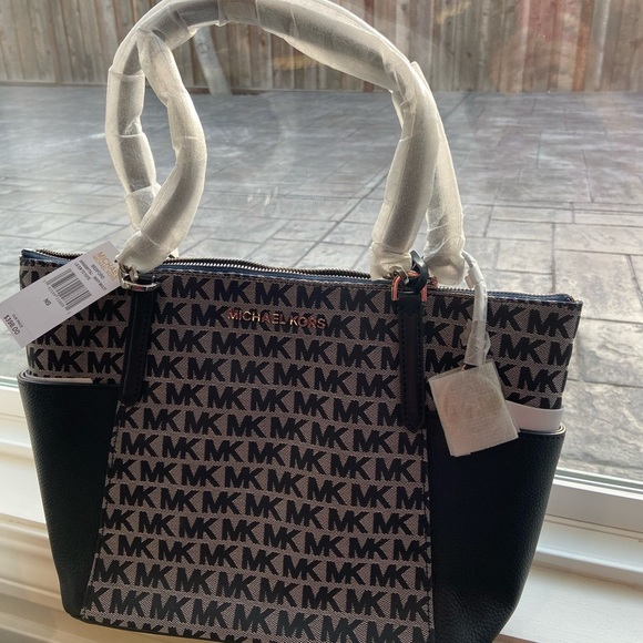 Michael Kors Signature Blue Purse! Brand New !! - Picture 2 of 3